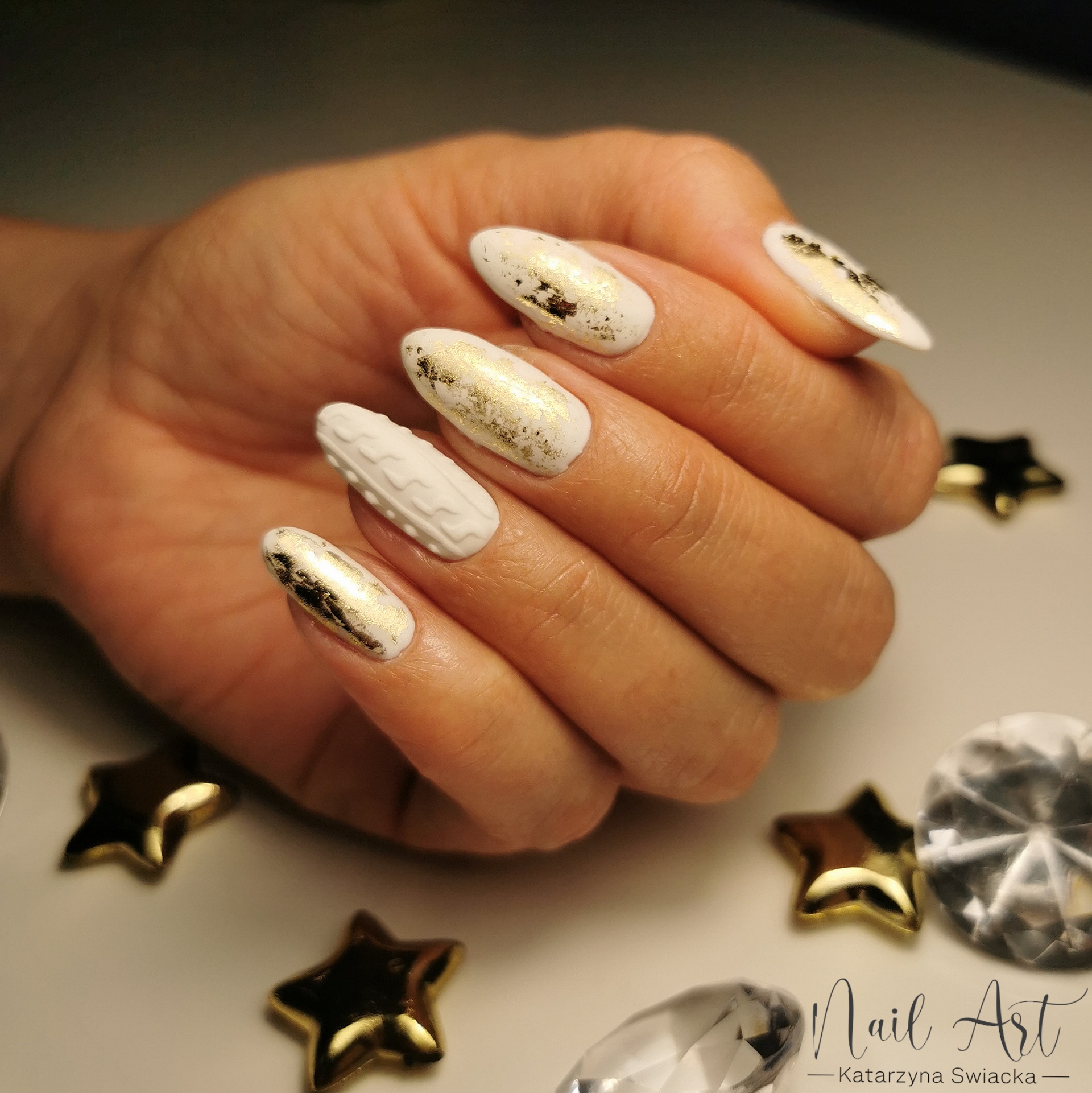 Studyjny look z eleganckim wykończeniem