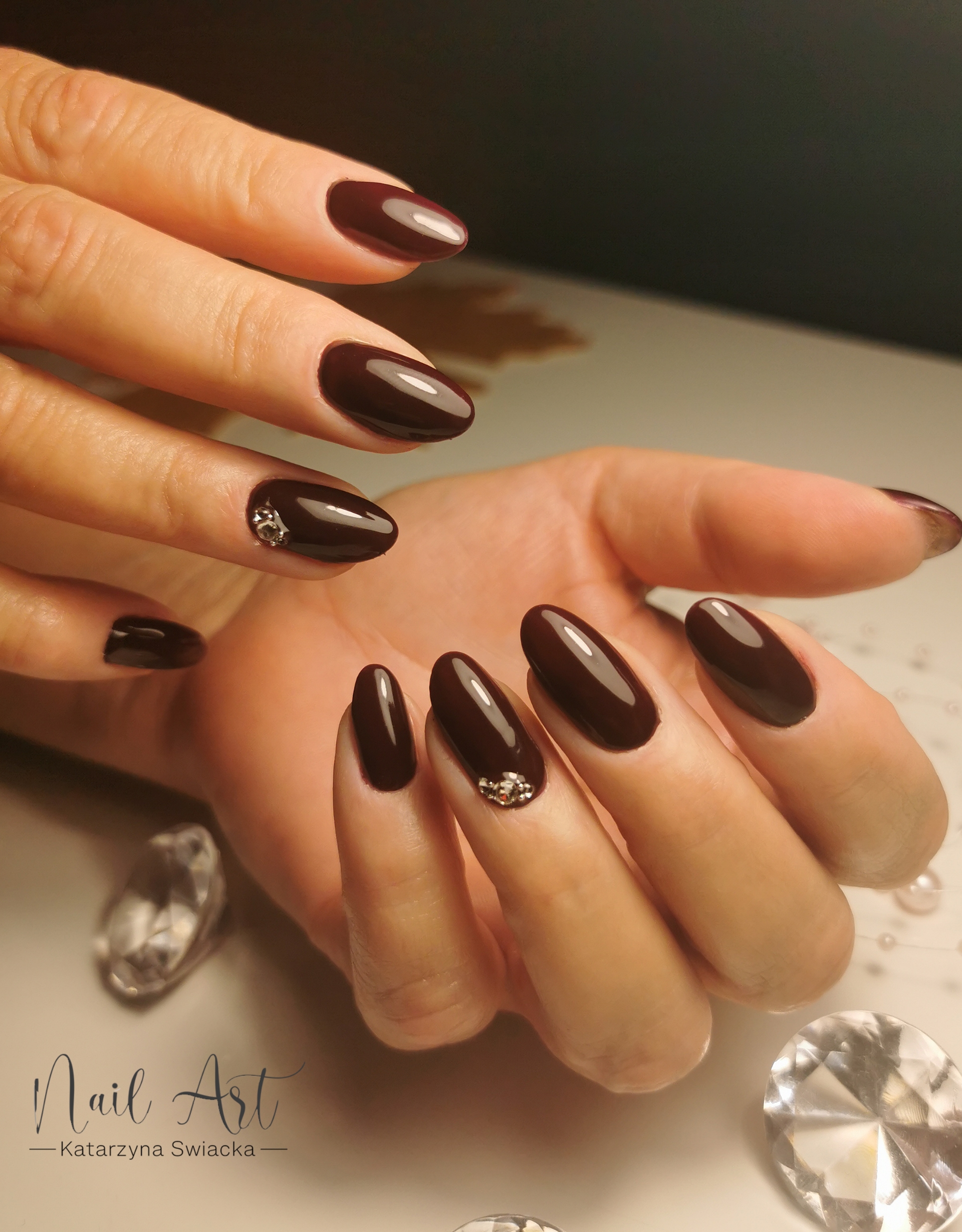 Precyzyjne detale paznokci w galerii
